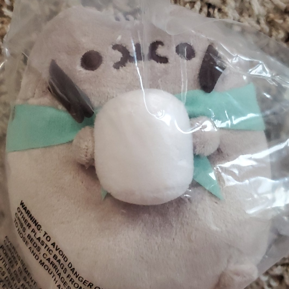Small marshmallow pusheen plush